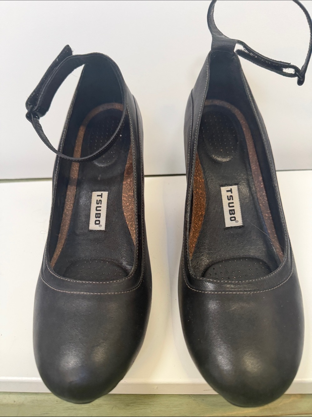 Tsubo Black Round-Toe Ankle-Strap Heels